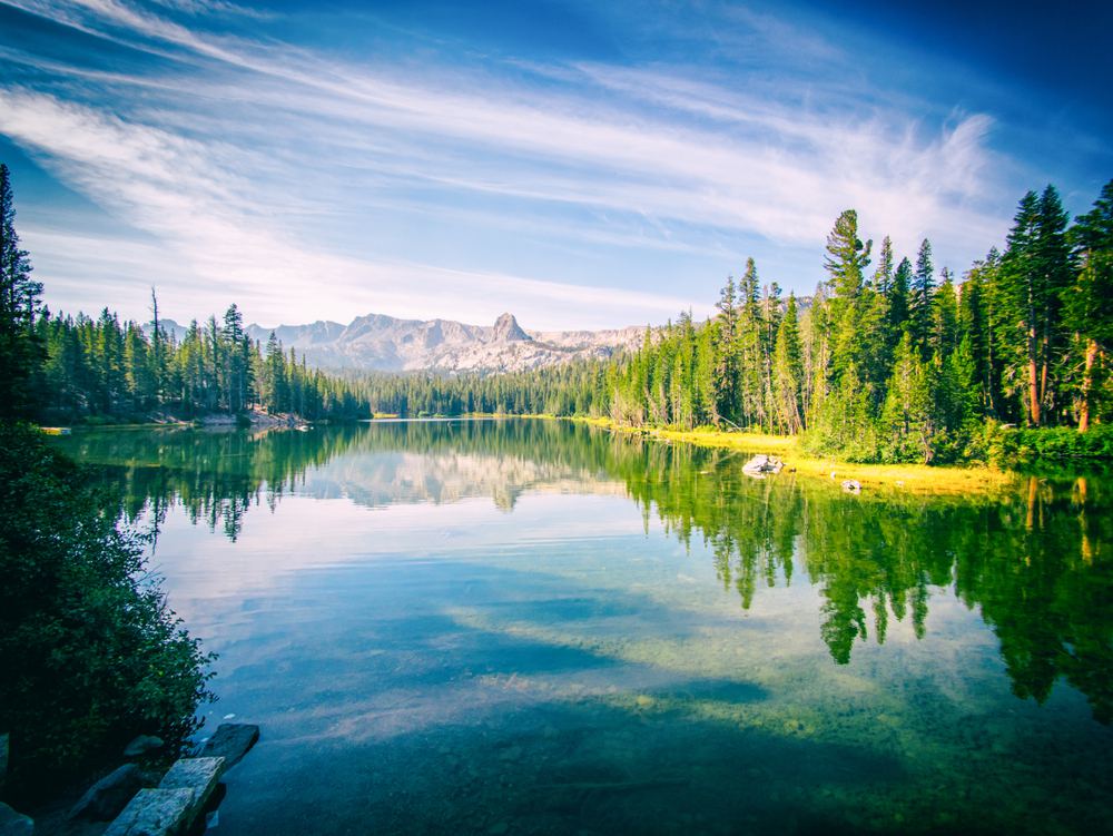 the-best-lakes-to-live-on-in-california