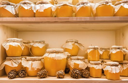 7 Surprising Benefits of Local Honey