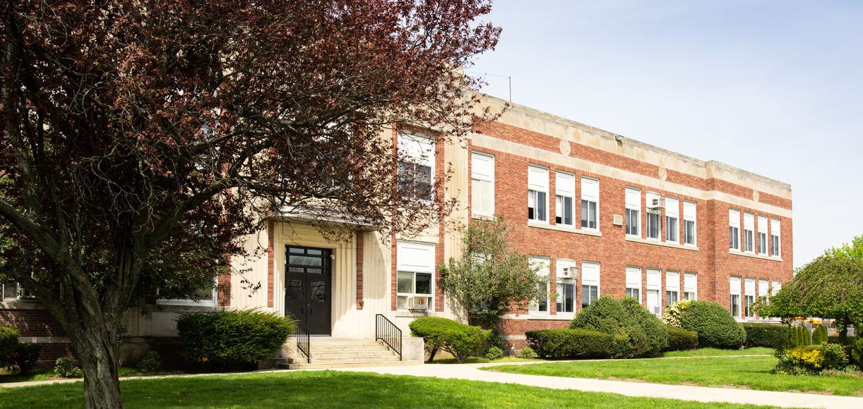 Our schools are near. Фасады школы американских. Корейский экстерьер школы. Typical American School.