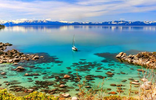Luxury Living on the Lake: California's Hottest Houseboat Destinations
