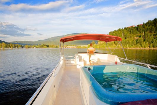 Go With The Flow In California S Hottest Houseboat Destinations