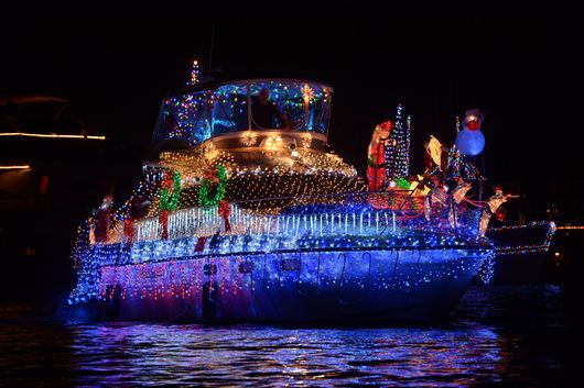 Splash Into The Season The Festive Newport Beach Boat Parade Starts