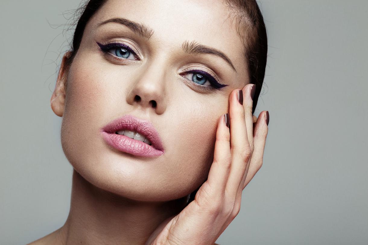 TikTok's White Eyeliner Trend: Lady Gaga's Makeup Artist Shares Tips