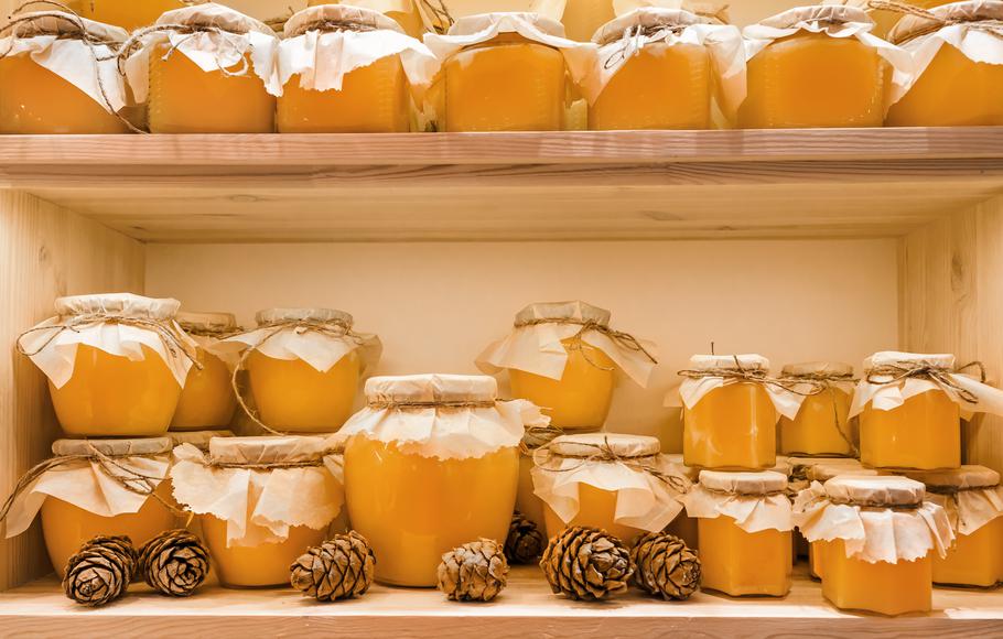 7 Surprising Benefits of Local Honey