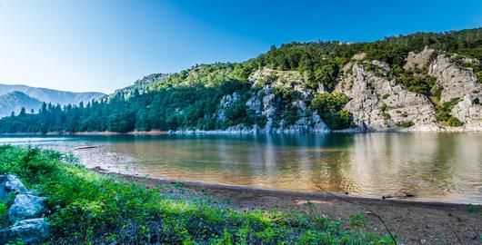 Discover the Serene Beauty of Shasta Lake, California