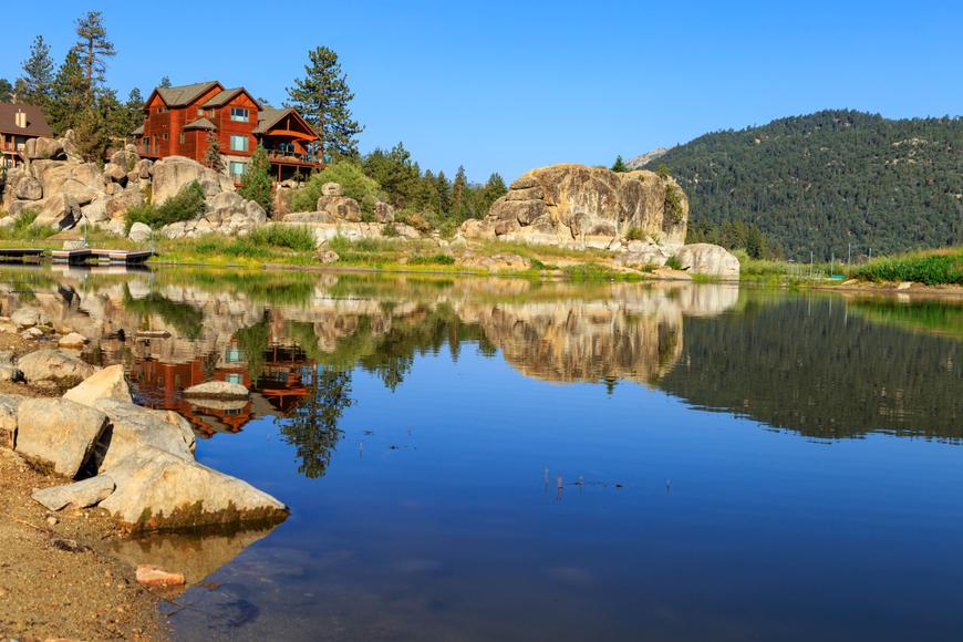 Big Bear vs. Mammoth: What You Need to Know Before Choosing A Mountain Getaway
