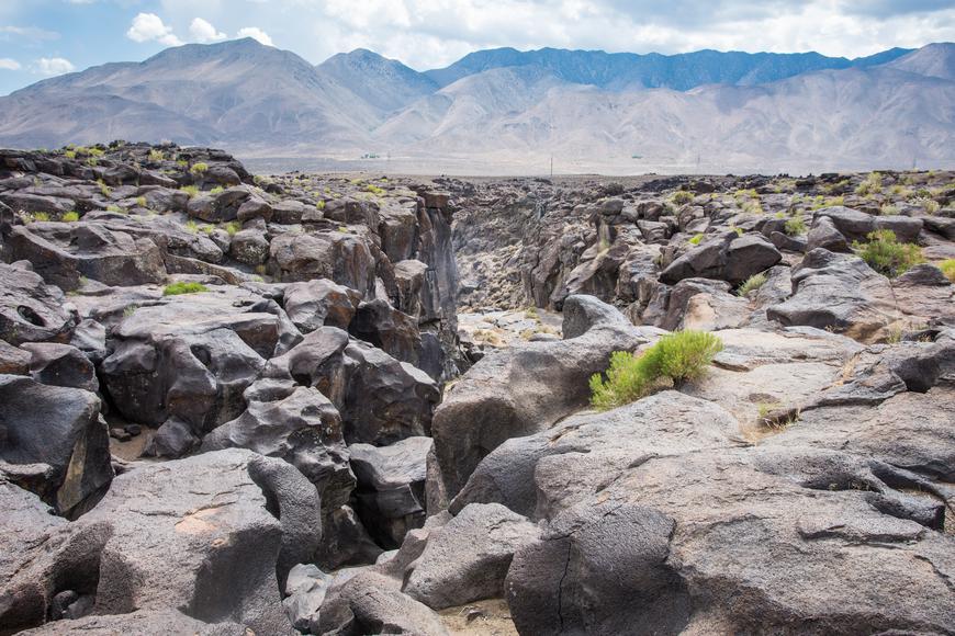 5 Things Hikers Should Know About Visiting Fossil Falls in California