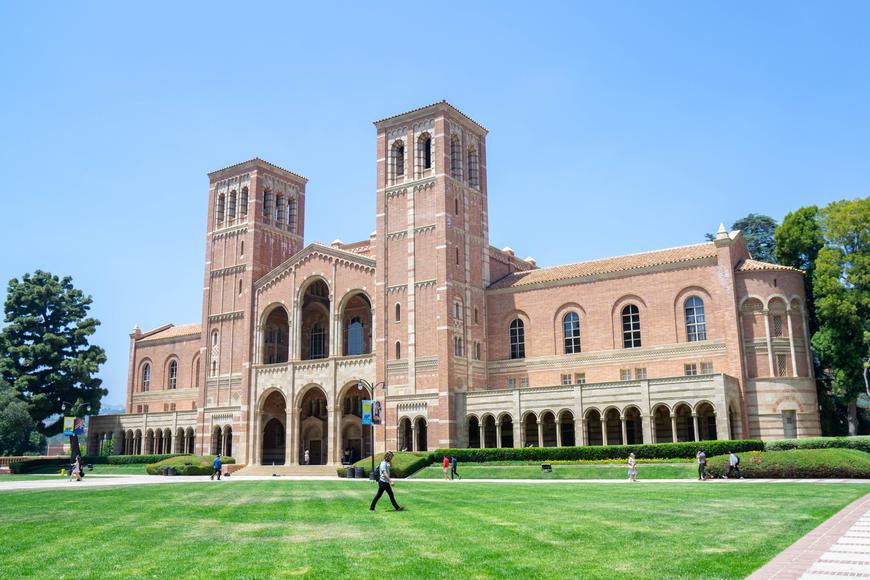 What and Where are the 5 Best Colleges Near Calabasas?