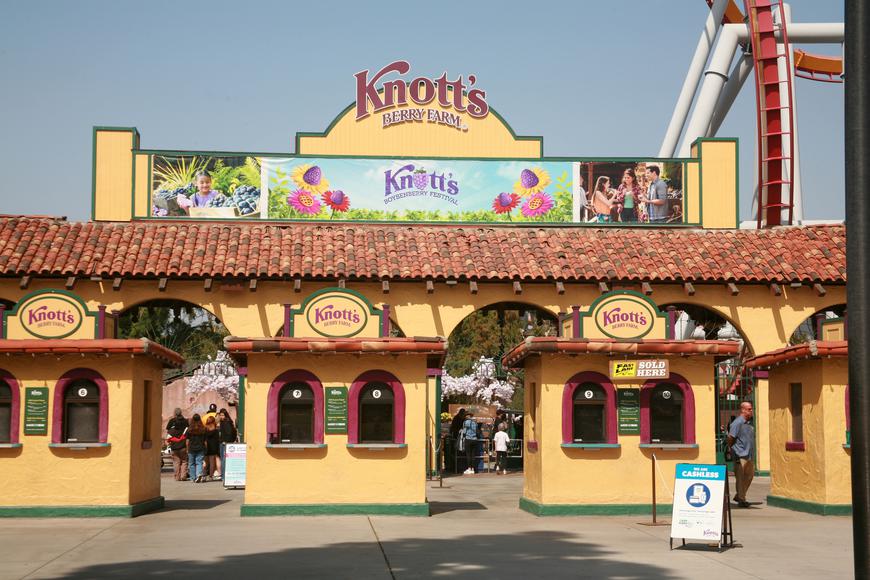 Knott’s Berry Farm: A Guide to California’s Iconic Theme Park