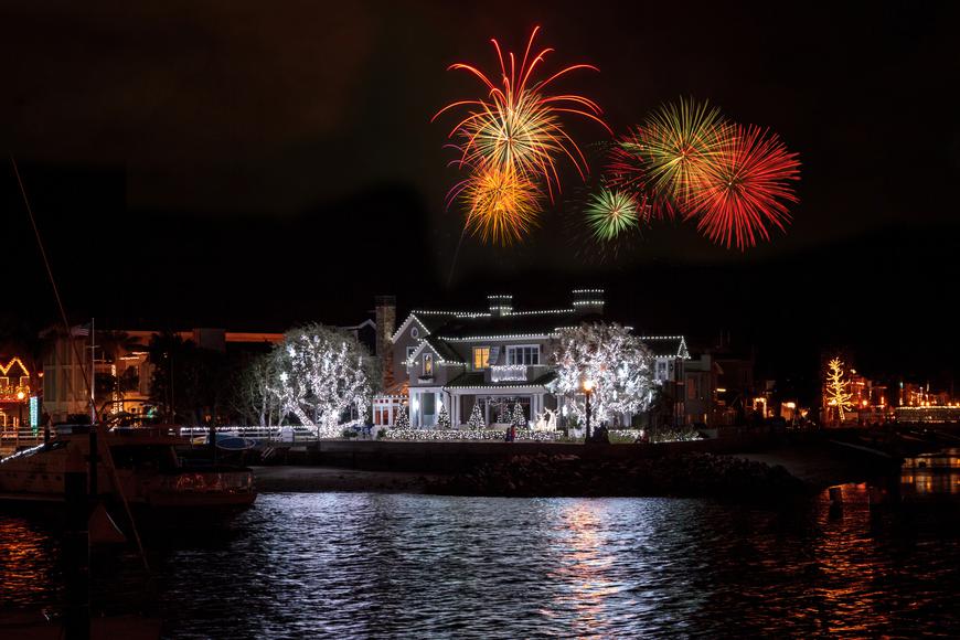 Why You Should Visit the Newport Beach Christmas Boat Parade