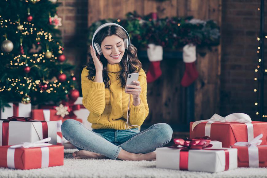 The Holiday Playlist That'll Put You in a Merry Mood