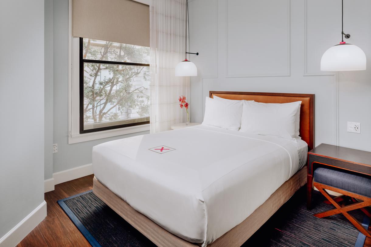 The Mono Queen rooms boast sumptuous linens and plush mattresses.