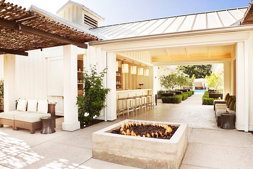 Savor snacks and beverages in gorgeous environs.